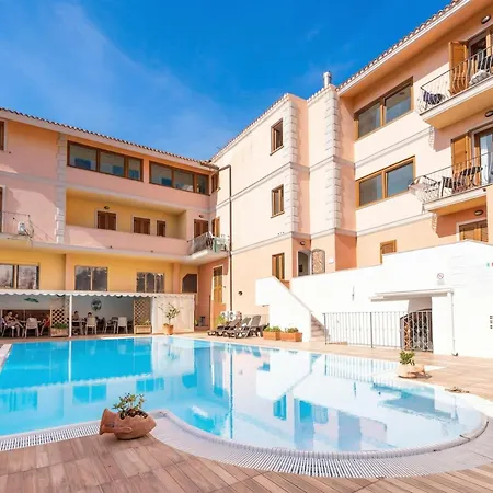 Cristal Blu Mono 3 With Shared Pool - Happy