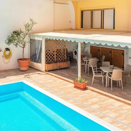 Cristal Blu Mono 3 With Shared Pool - Happy